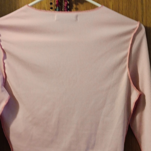 Cute pink top! - Picture 5 of 5